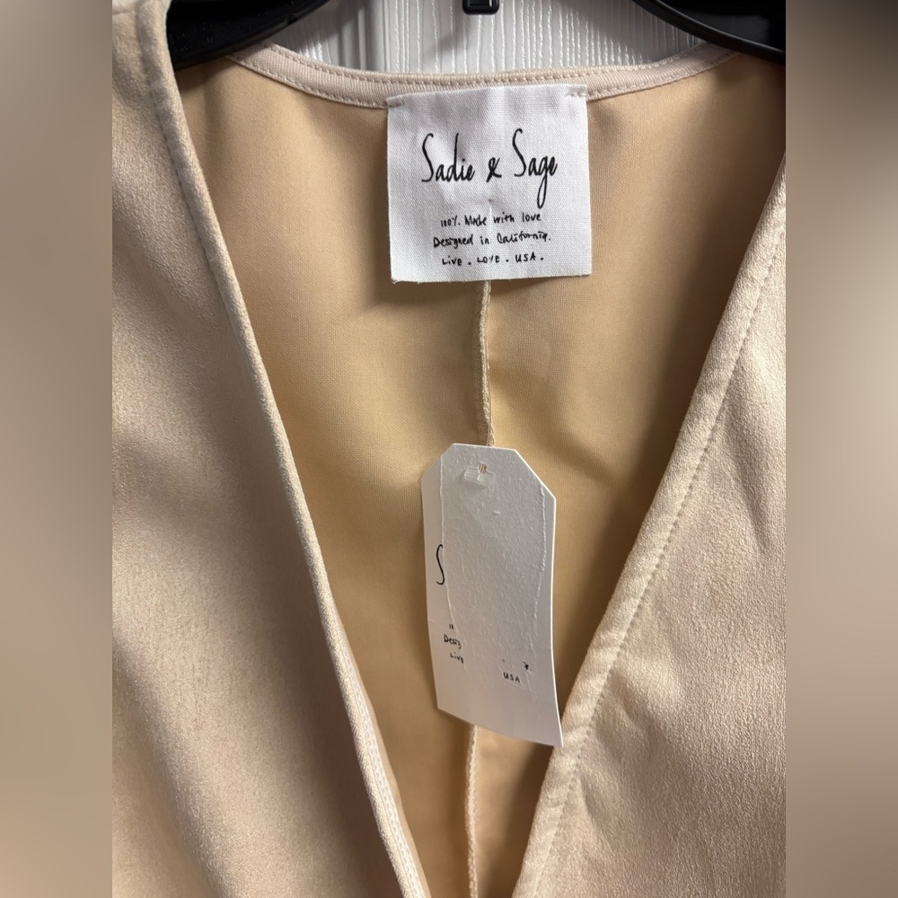 NWT Sadie & Sage Neutral Suede-Like Vest Size Large - Picture 3 of 5